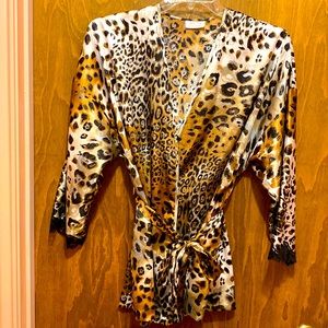 NWOT Short Robe in Animal Print W/Inside & Outer Tie & Black Lace Edged Sleeve